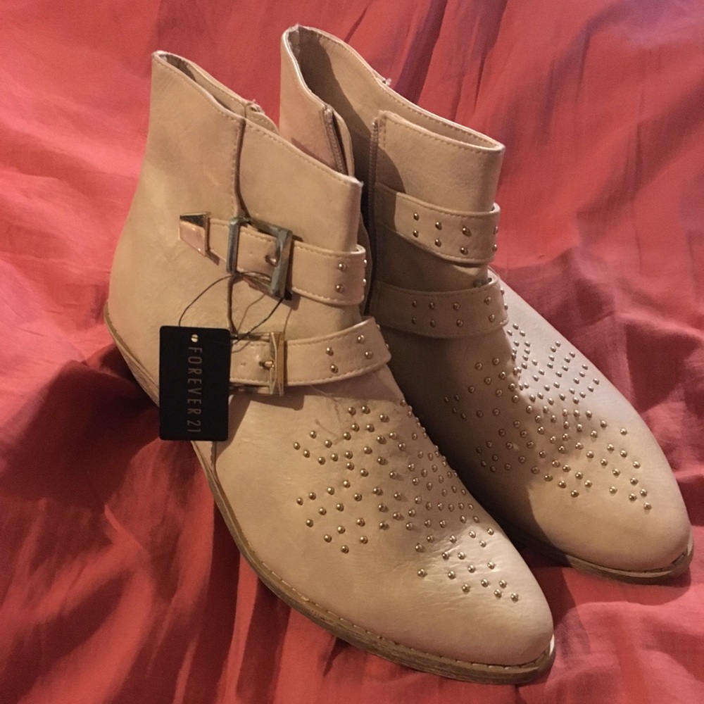 F21 new with tags tan pleather booties